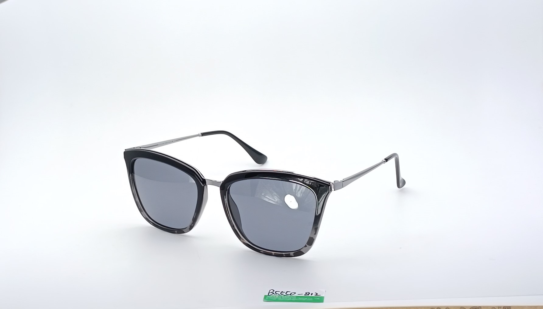 Oversized Retro Block